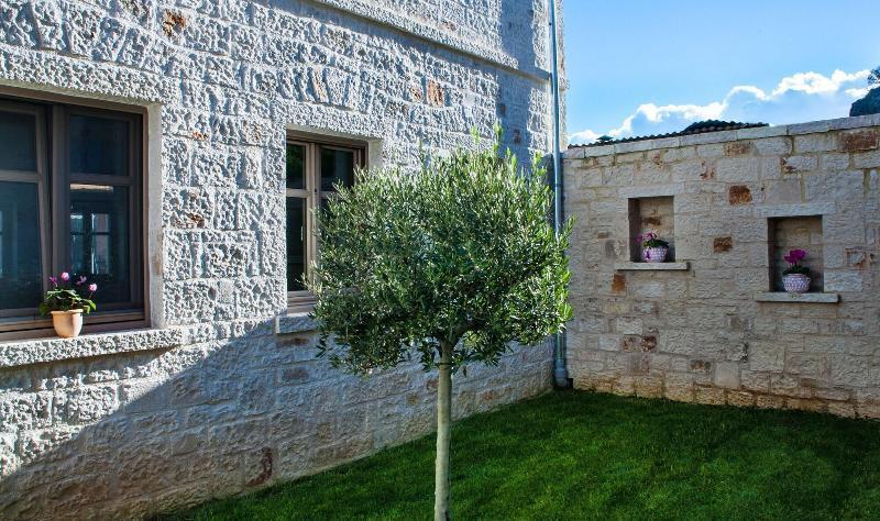 Haones Suites Ioannina Ngoại thất bức ảnh